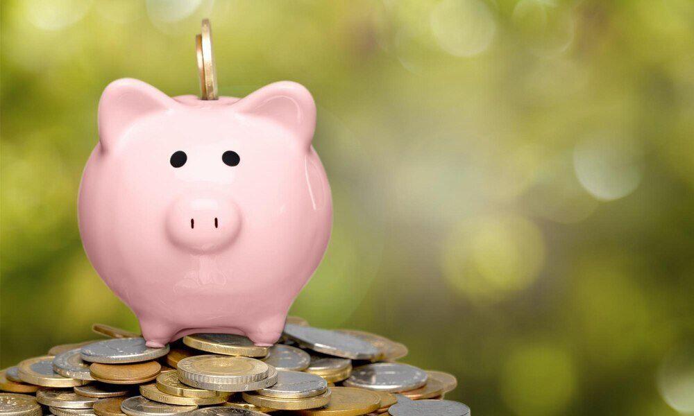 Jak wyciągnąć monety ze skarbonki bez jej niszczenia?