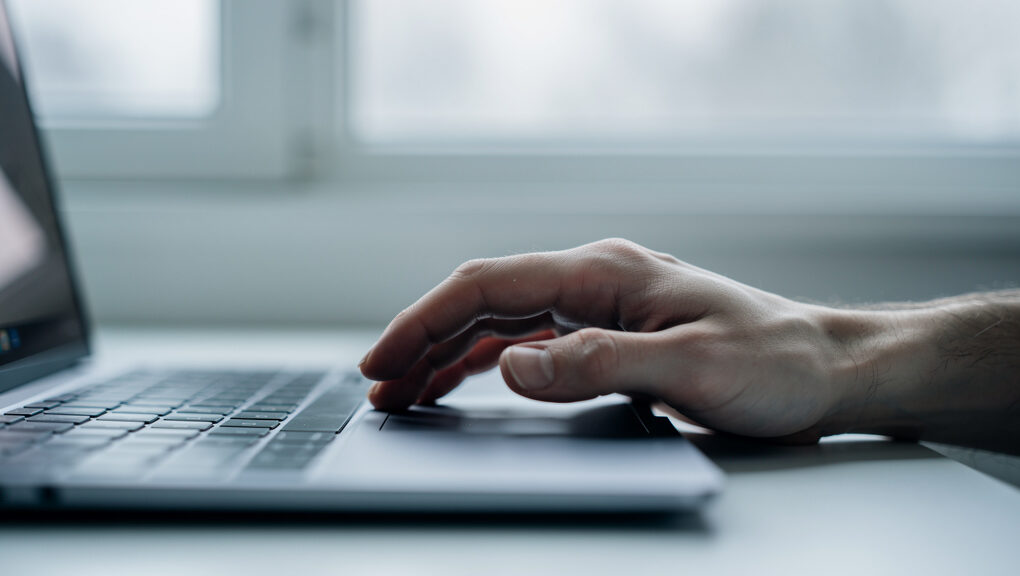 Jak odblokować myszkę w laptopie – szybkie rozwiązania